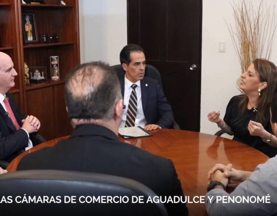 ML | Autoridades durante la reunión.