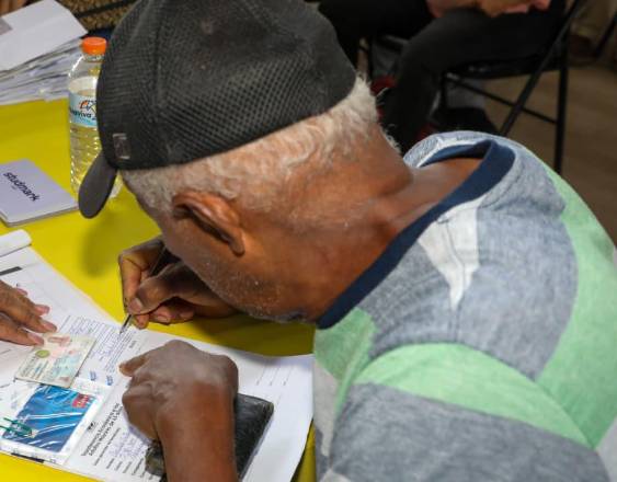 MIDES | Una persona beneficiaria.