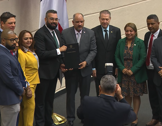 ML | Diputados y Antonio Tercero en la Asamblea.