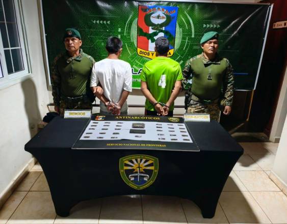 Cortesía | Unidades del Senafront con los detenidos.
