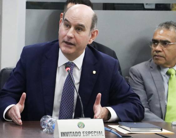 Anuncian primeras medidas ante el aumento de los precios del combustible