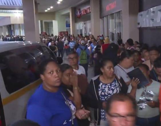 TREPORTA | Vista de la fila para ingresar.