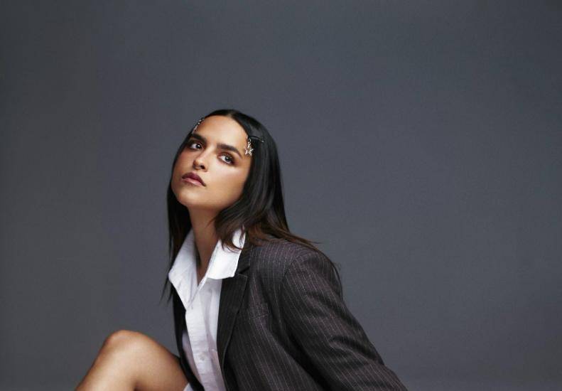 Mexicana GALE llega con “Skittles”, una canción que explora el amor y la nostalgia