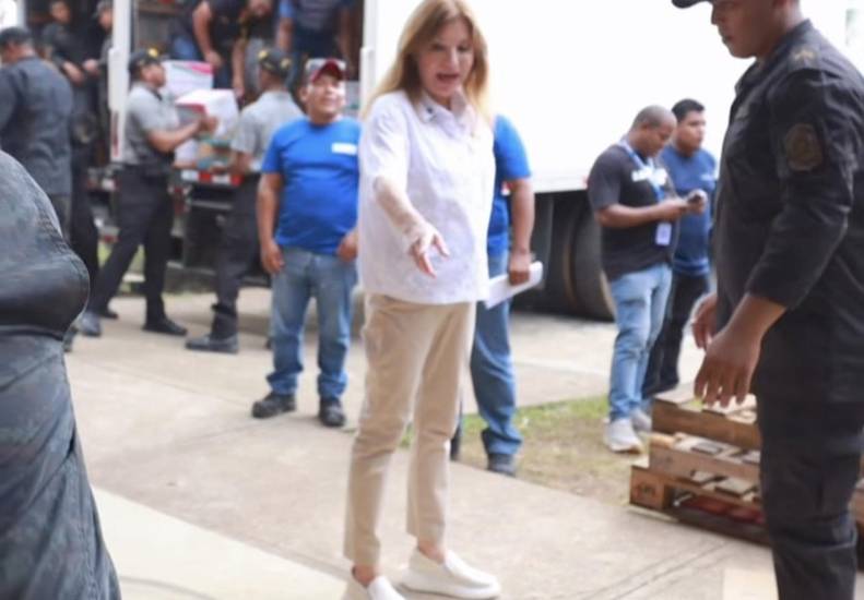 Colchones, alimento, carreteras: la ayuda estatal llega tras sismo