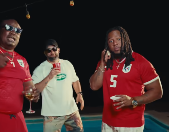 ML | Los artistas Mr. Fox, El Tuoxx y Akim en el video musical de “Falador”.