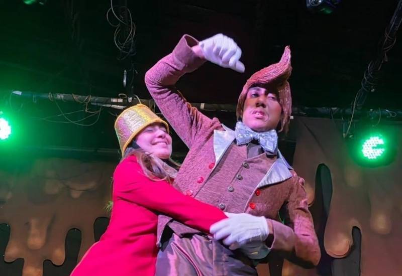 Gran fábrica de chocolate cobra vida en el teatro