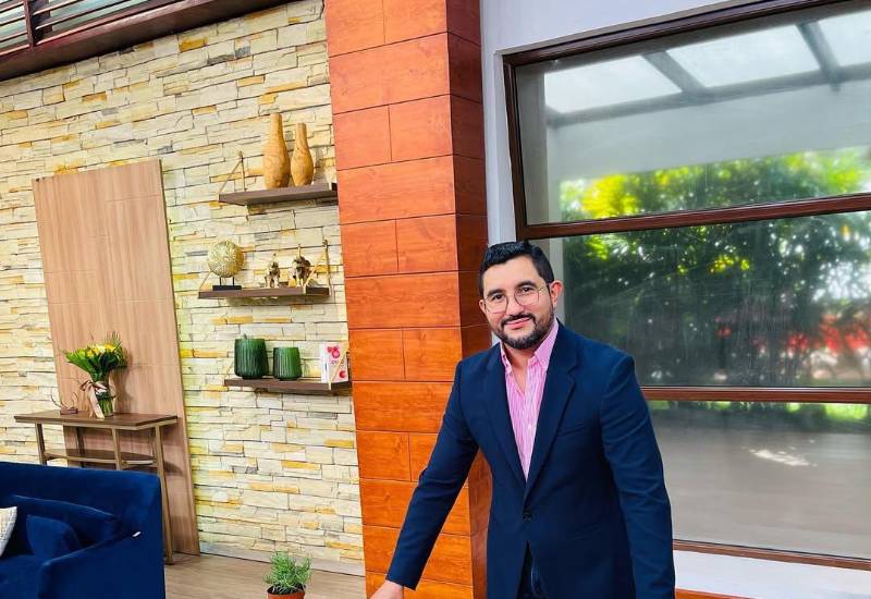 Ureña lleva su medicina a Costa Rica