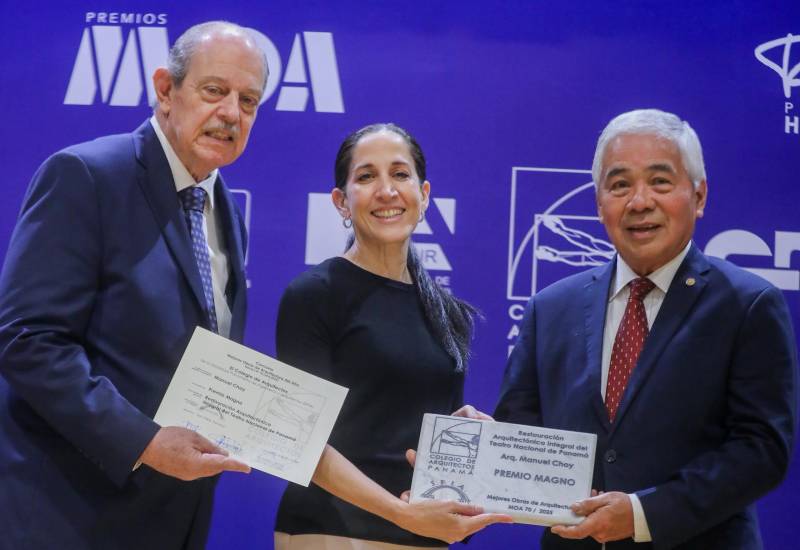 Otorgan Premio Magno a la restauración del Teatro Nacional