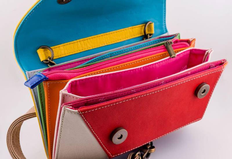 “Kilele”, el emprendimiento local que apuesta por carteras de cuero vegano