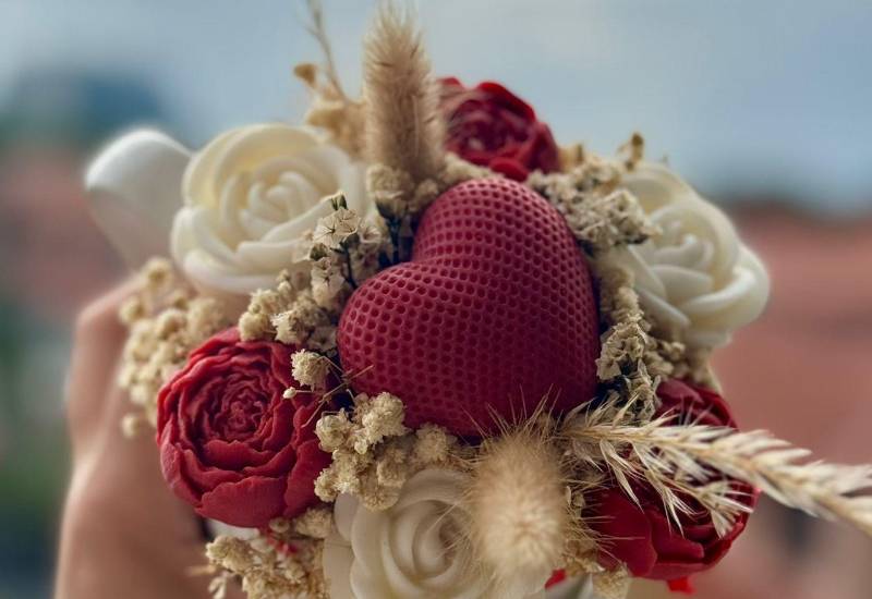 Arreglos florales de velas de soya, un emprendimiento con esencia natural