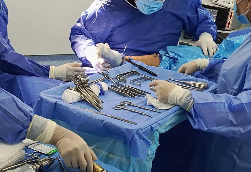 Los instrumentistas y enfermeras, en disputa