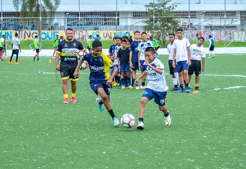 Unidos por la pasión del fútbol