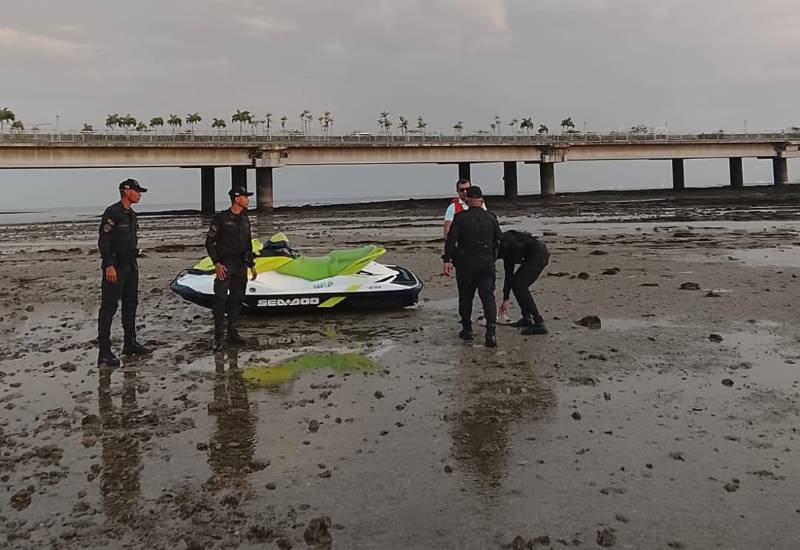SPI rescata a conductor de Jet Ski varado en la Cinta Costera