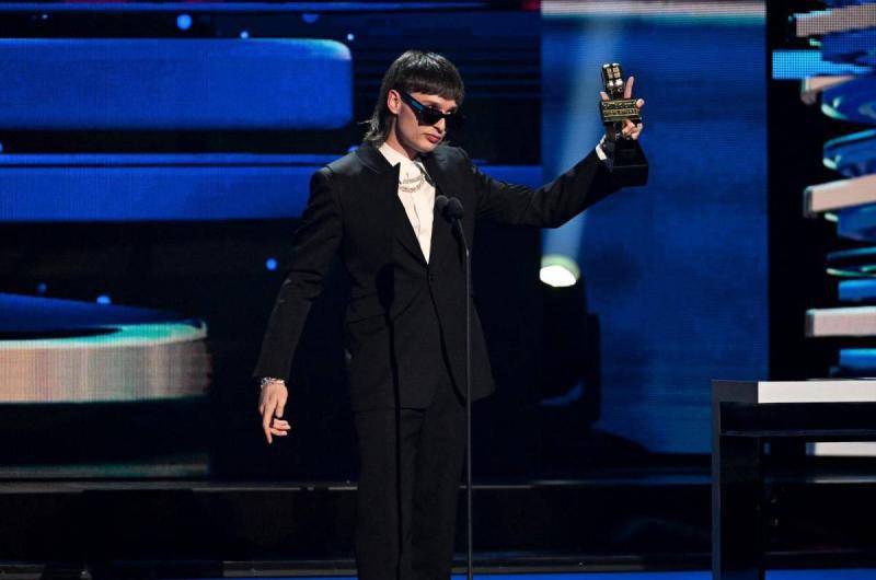 Peso Pluma y Tito Double P lideran finalistas Billboard Latinos 2026