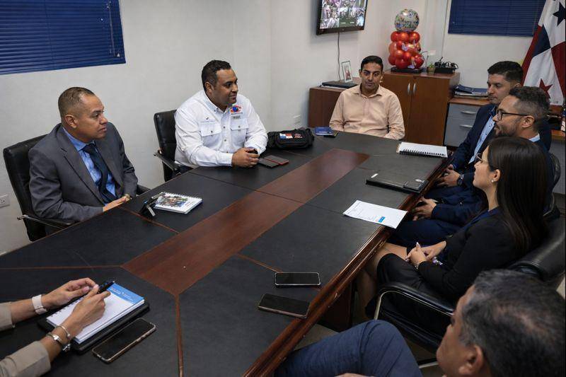 Autoridades coordinan criterios sobre operación de empresas financieras en Panamá