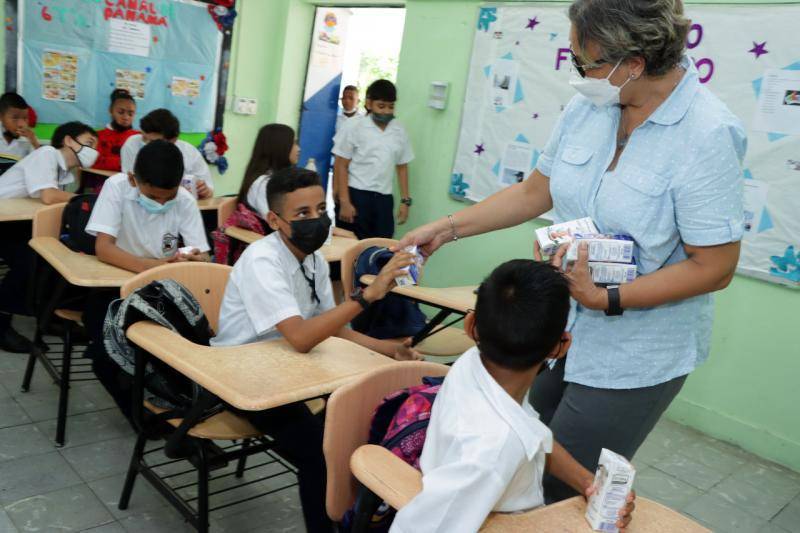Celebran el Día del Maestro en honor al natalicio de Manuel José Hurtado