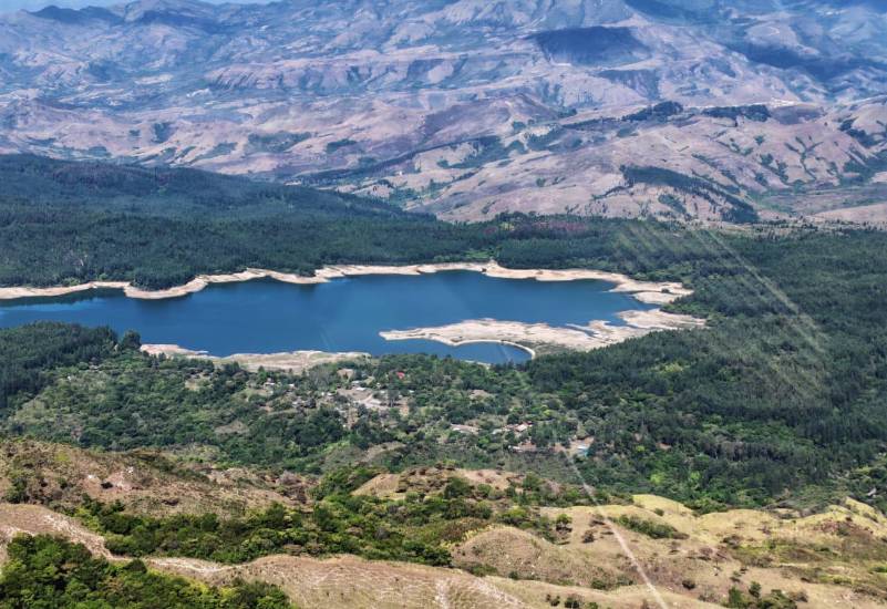 Anuncian la extinción del incendio en la Reserva Forestal La Yeguada