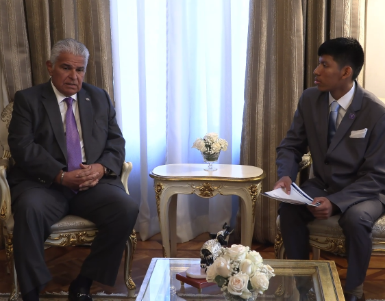 ML | El presidente José Raúl Mulino y el estudiante Adolfo Villagra.