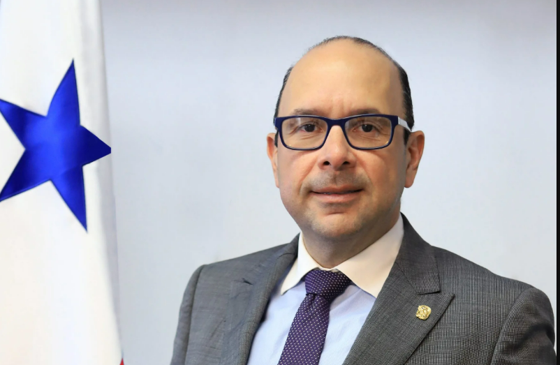 Eduardo Leblanc retira su candidatura a la Defensoría del Pueblo para el periodo 2026-2031