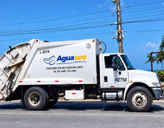 Cortesía | Un camión de la empresa Aguaseo estacionado en una calle.