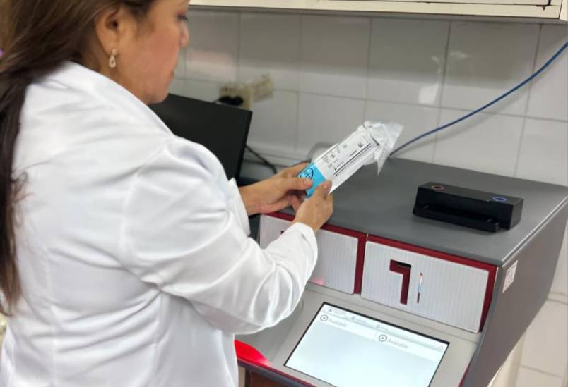 Hospital de Soná recibe equipo para detectar patógenos con una sola muestra