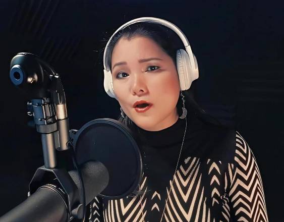 Ml | La cantante Benda Lau durante la grabación del sencillo.