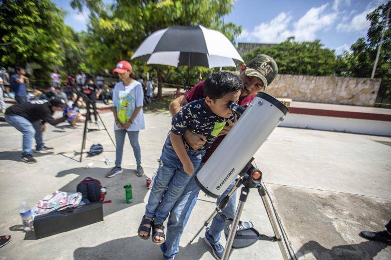 Eclipse muestra su “anillo de fuego” en el cielo del continente americano