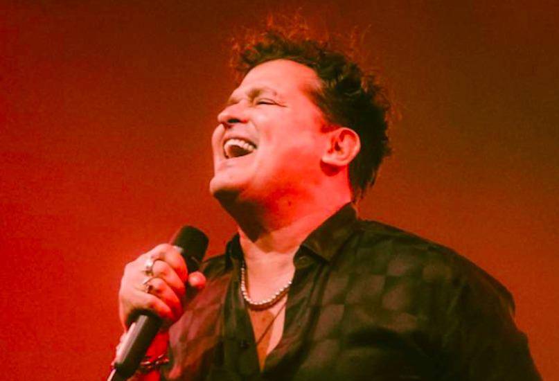Carlos Vives enciende Sudamérica con su “Tour de los 30”