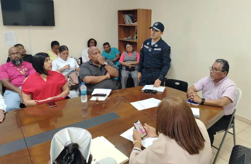 Minsa y Policía Nacional coordinan medidas de seguridad para personal de salud en cárcel de Colón