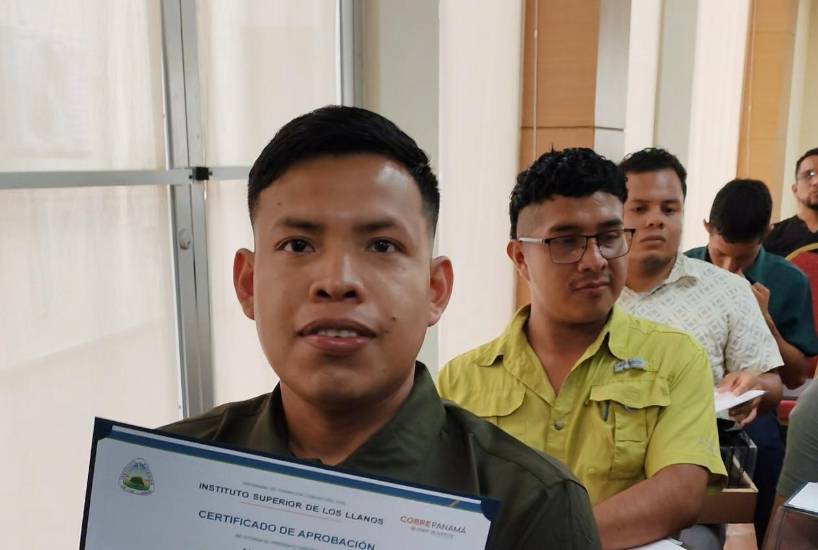 Cobre Panamá gradúa a 47 nuevos expertos en carpintería y fontanería