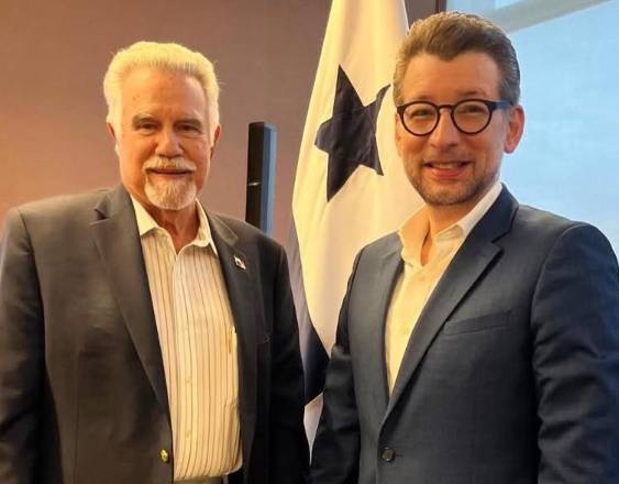 El escritor Juan David Morgan y el músico Ramón Varela.