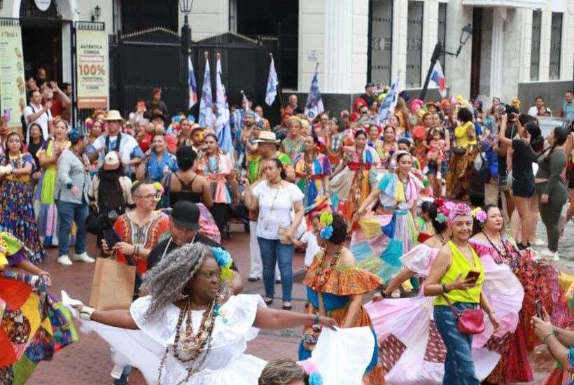 Ml | Parte de las exhibiciones culturales en el Casco Peatonal.