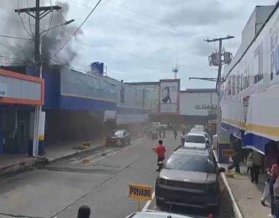 ML | Vista del incendio en David.