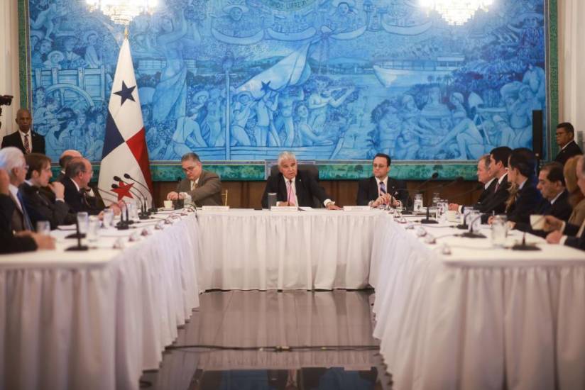 Mulino detalla su plan para la CSS a empresarios