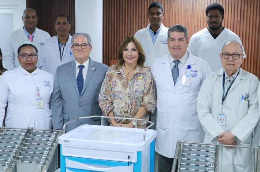 Primera Dama dona equipos médicos a la Sala de Salud Mental para Adolescentes del Hospital San Miguel Arcángel