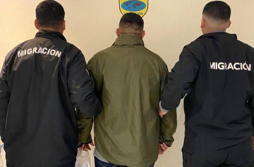Panamá devuelve a Colombia a dos personas requeridas por la justicia; una sería cabecilla de “La Inmaculada”