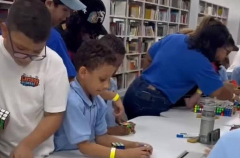 MiCultura impulsa taller creativo con cubos de Rubik en la Ciudad de las Artes