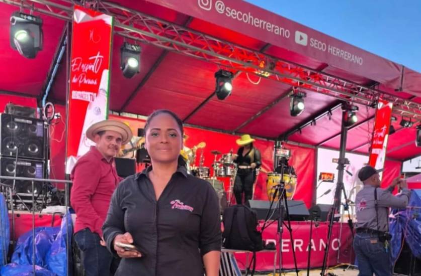 Nayla Gutiérrez pone voz a las cantaderas y bailes típicos