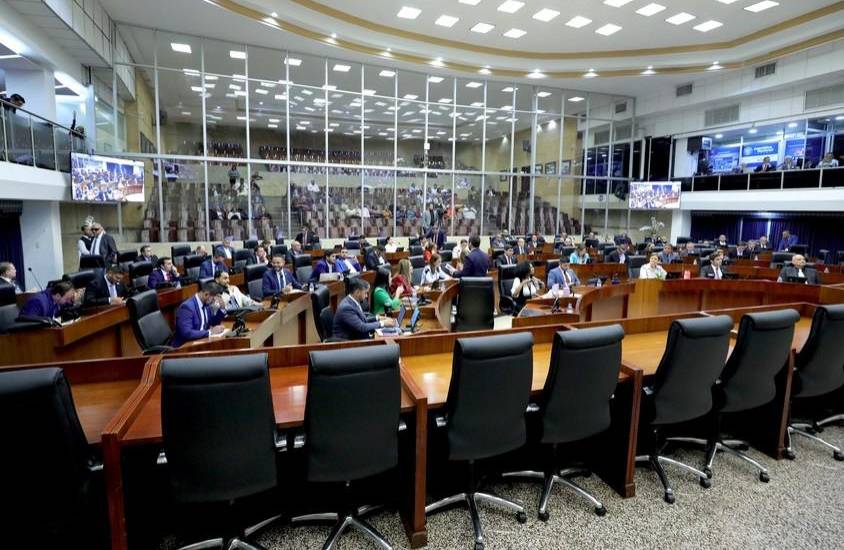 Avanza el diálogo por control de las comisiones en la AN
