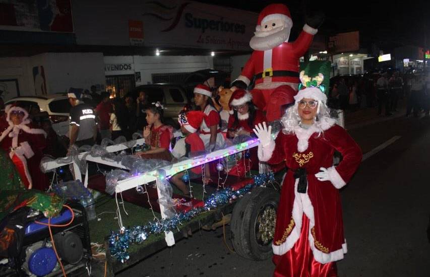 Contrastes de las festividades decembrinas en Bocas del Toro