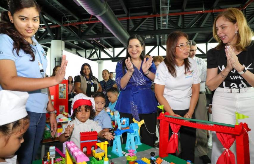 Inauguran la primera exposición de proyectos STEAM con niños de los CAIPI