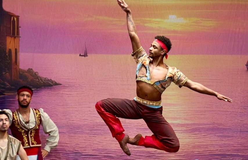 ML | Yahir Castro, bailarín del Ballet Nacional.