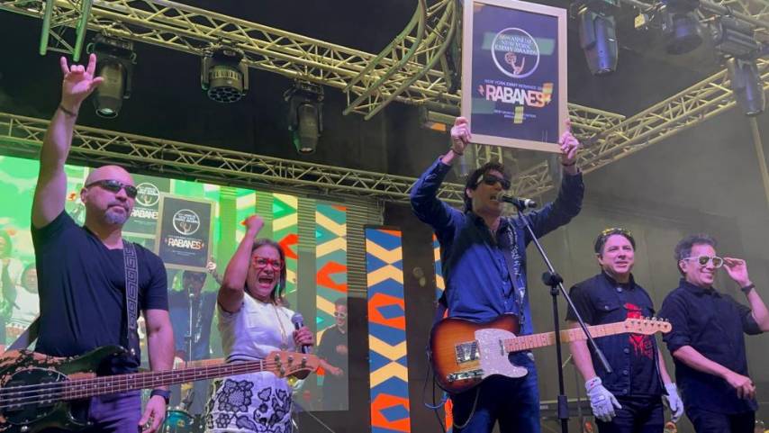Los Rabanes reciben pergamino por su nominación al Emmy en el cierre de la Feria de Artesanías