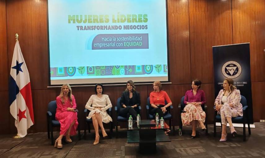 Mujeres empresarias exponen sus habilidades para transformar negocios