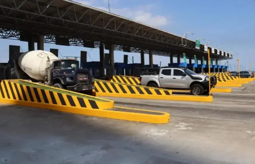 ML | Vehículos transitando por el Corredor Sur.