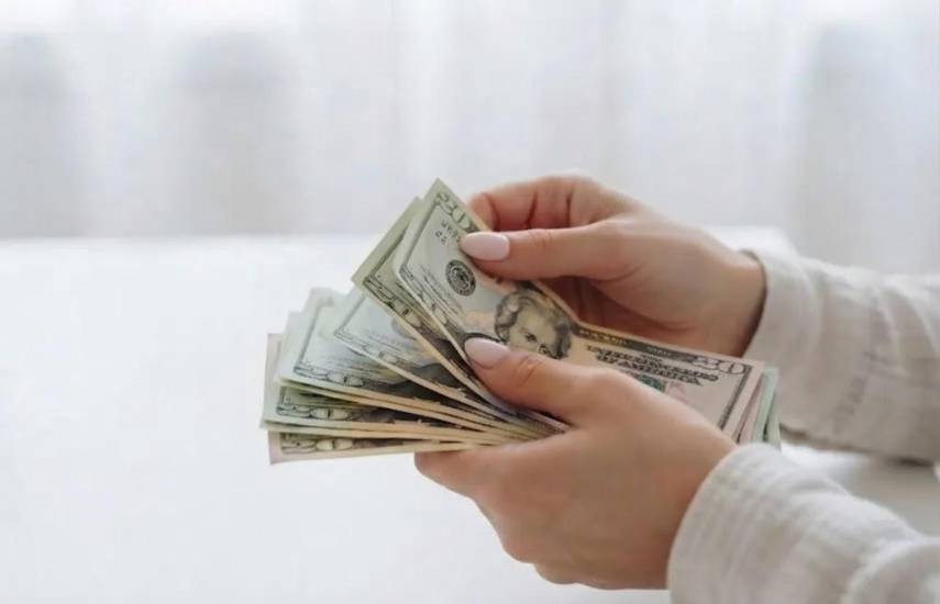 Eliminan cobro de comisiones bancarias desde enero de 2027