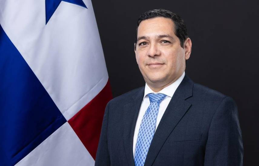 Renuncia el director de Ampyme Raúl Fernández