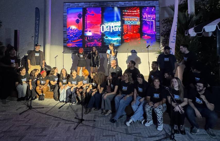 Redefine escena cultural con el teatro inmersivo y rock de los 80