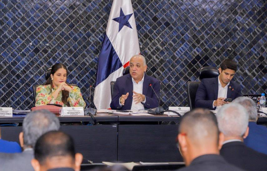 Prohijan cuatro anteproyectos de ley en la Comisión de Gobierno