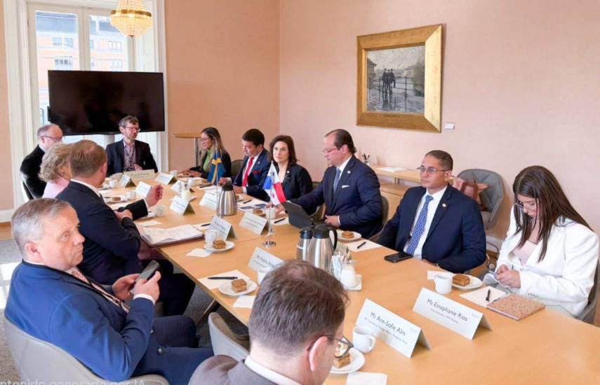Canciller panameño se reúne con parlamentarios suecos